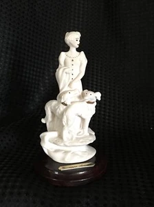 1993 Giuseppe Armani Lady with Dogs - 245 F Mini Porcelain Figurine - Picture 1 of 22