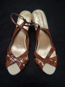 isaac mizrahi braune schlichte Kroko-Riemchen-Heels 11 - Bild 1 von 4