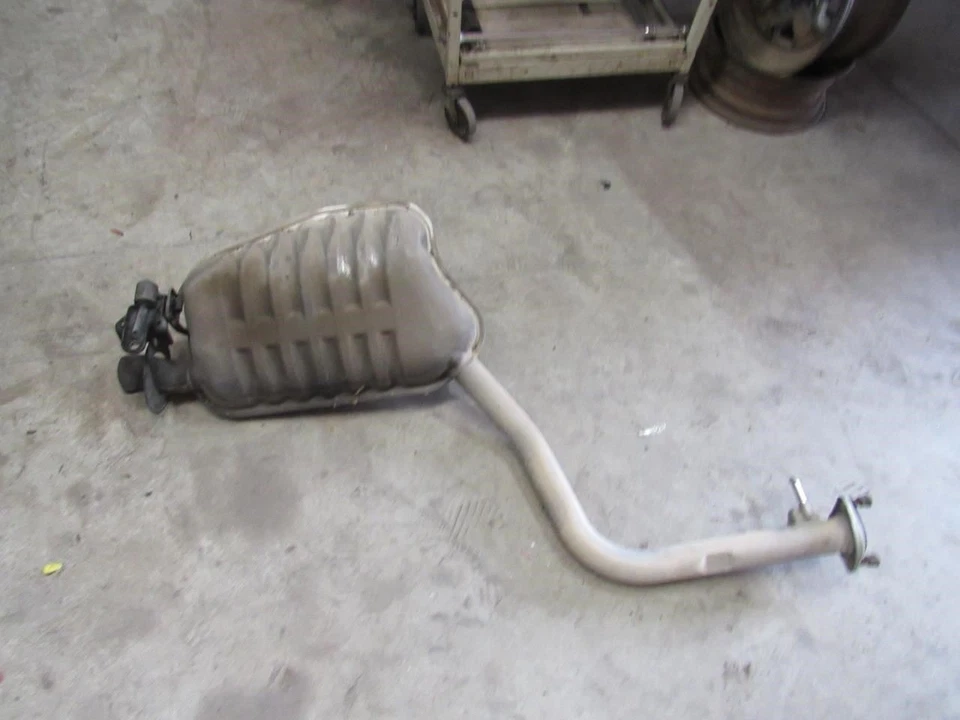2011 2016 Hyundai Equus left driver side rear back muffler exhaust tail pipe OEM - Imagem 1 de 4