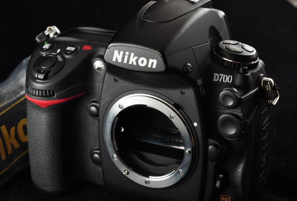 US duty paid only 5468 shots Nikon D700 12.1 MP Black Digital SLR camera body - Image 1 of 4