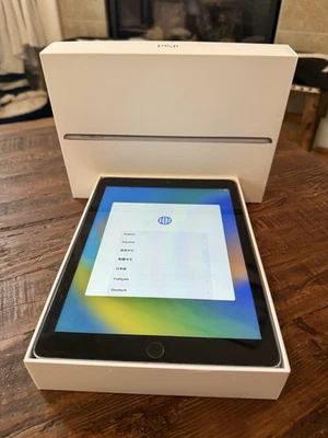 Apple iPad  5th generation 32gb - Model MP2F2LL/A - Image 1 of 4