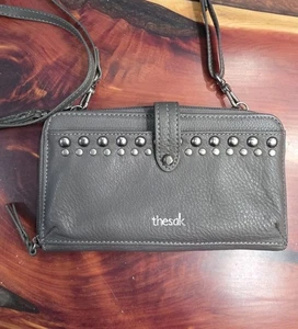 Cartera organizadora de cuero negra para teléfono The Sak y correa larga - Imagen 1 de 11