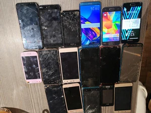 Lot De 17 Téléphones Portables HS, pour pièces ou à réparer ❤️❤️❤️❤️❤️❤️❤️❤️❤️❤️ - Photo 1/15