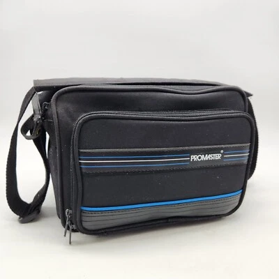 Bolso para cámara Promaster negro con correa para el hombro y tapa superior con doble cremallera Foto 1 de 4