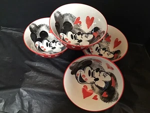 Disney Mickey and Minnie Love and Kisses Cereal Bowls 6 in Red Black Lot of 4 - Picture 1 of 6