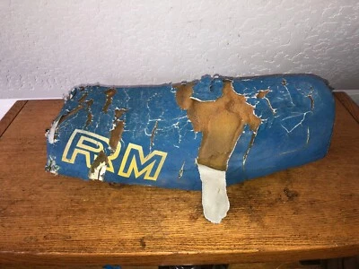 Assento e suporte 81-83 Suzuki RM-125, RM-250, 83,84 RM-500, 45100-14130-49R - Imagem 1 de 4