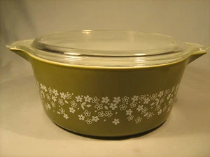 Vintage PYREX 8.5" 2.5 QT Green CASSEROLE DISH w LID *Excellent* [A2] - Picture 1 of 5