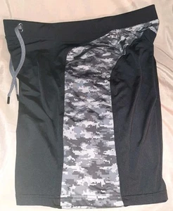 Pantalones Cortos Hylete Para Hombre XLarge Negros Camuflados Digitales Sobre la Rodilla Cintura Elástica Atlética - Imagen 1 de 7