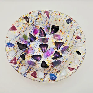 Ciotola/piatto tondo multicolore in vetro artistico fuso astratto "CONFETTI" 7,5” L x 1,5”T - Foto 1 di 6