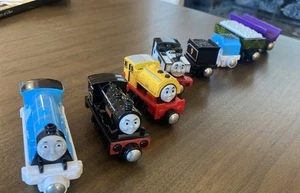 Thomas The Train Lot of 8 Vintage Magnetic And Wooden - Picture 1 of 21