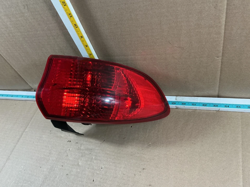 Luz trasera lateral izquierda/conductor Subaru Tribeca B9 2006-2007 montada en cuarto OEM Foto 1 de 4