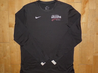 Camisa NIKE DRI-FIT Universidad de Mississippi OLE MISS REBELS Manga Larga Mediana Foto 1 de 4