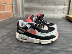 Nike Air Max Kleinkind Junge Turnschuhe Uk6,5 schwarz/rot Schnürschuhe Komfort Aktivschuhe - Bild 1 von 9