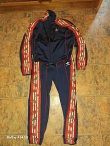 Adidas Originales Cremallera Completa Rosas Recortadas Poliéster Pista Rojo Azul Marino Chaqueta Pequeña  - Imagen 1 de 5