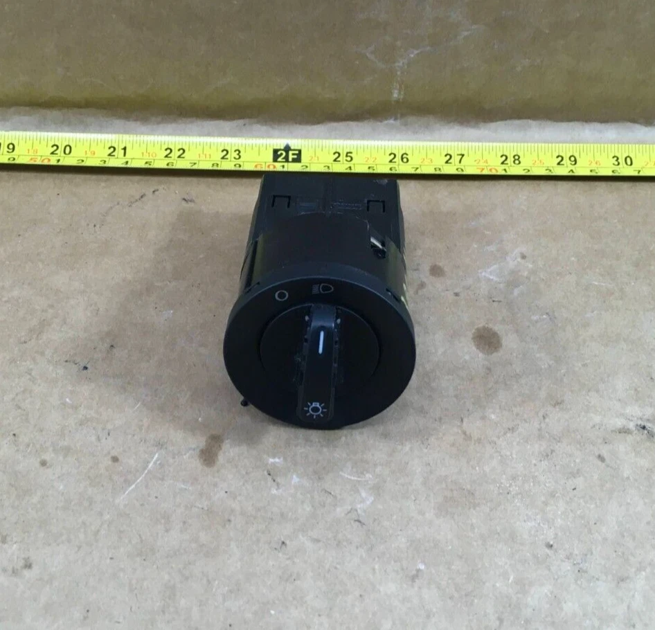 Interruptor de faros Volkswagen Beetle 2011-2015 OEM. Foto 1 de 4