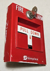 Simplex 2099-9754 Czerwona stacja ciągnąca alarmu pożarowego z kluczem i breakrodem