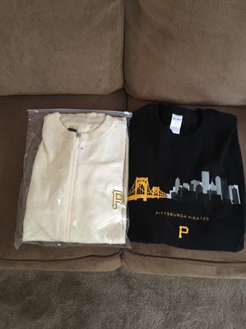 Pittsburgh Pirates Adult XL Mr Rogers Cardigan Sweater SGA 8-17-19 Adult XL Lot Cover