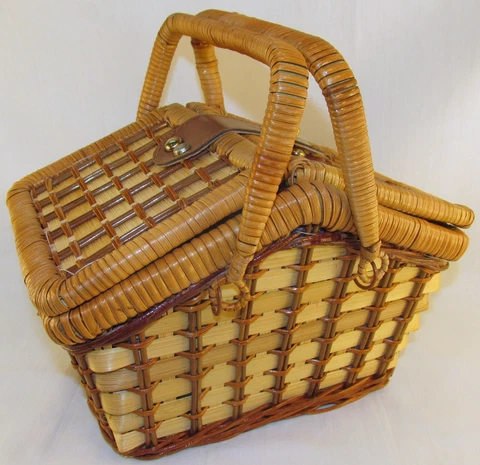 Small Handled Woven Sewing Lunch Picnic Wicker Basket with Leather Latch Cover