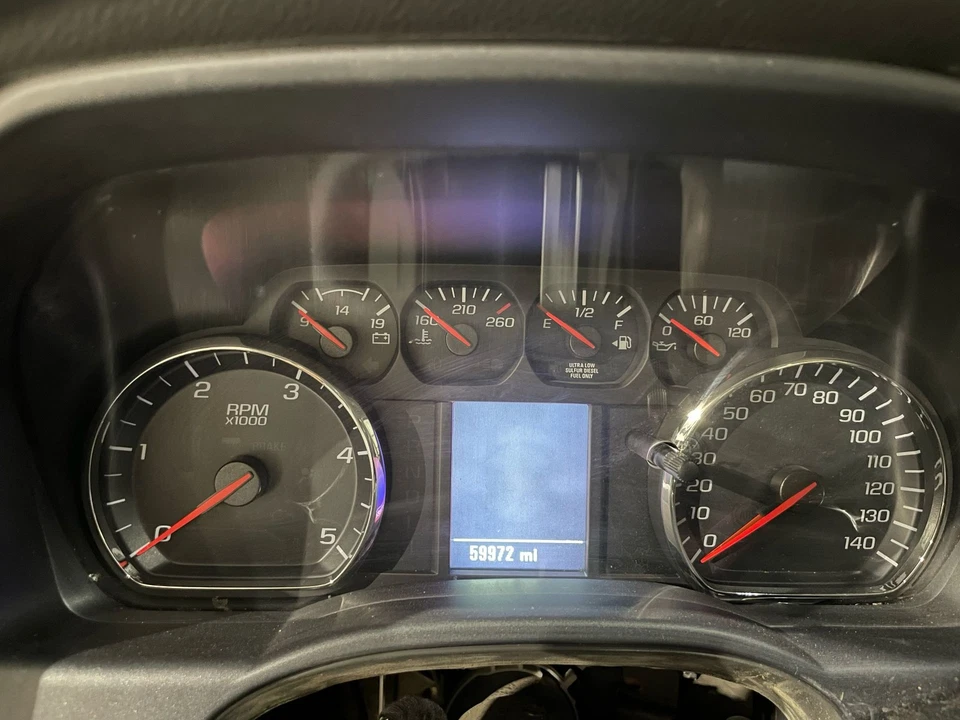 Velocímetro Silverado3500 2017 84068687 **Plástico transparente inferior roto** Foto 1 de 4