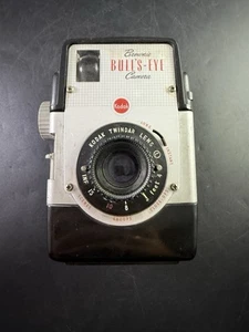 EASTMAN KODAK BROWNIE Vintage Bull’s Eye Box Camera Twindar Lens Va6 - Picture 1 of 6