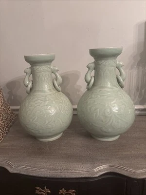 Antiguo par de jarrón grande chino Longquan Celadon flor tallada con dos anillos Foto 1 de 4