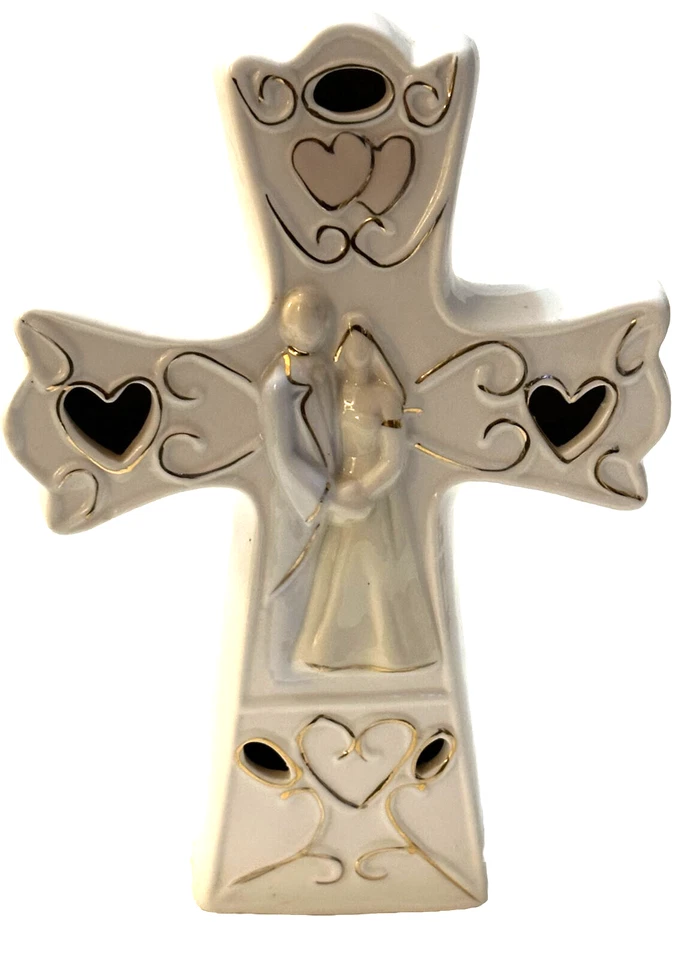 Cruz de Boda con Novia y Novio rodeada de Corazones de Oro hecha de Porcelana Foto 1 de 4