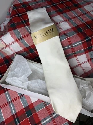 Corbata formal Zylos Gold George Machado para hombre 56"Lx3,75"W crema Foto 1 de 4