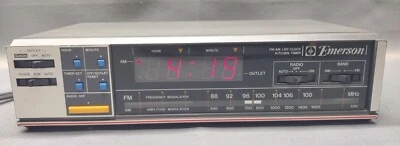 💥Vintage Emerson RK5000 Under Cabinet AM/FM Clock Radio AC Outlet Works Great - Image 1 of 4