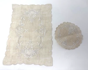 Tapete y mesita de noche vintage bordado a mano tela floral lino BEIGE (2 artículos) - Imagen 1 de 12