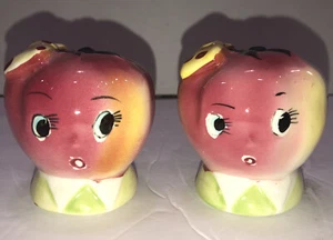 VTG. KITSCH CERAMIC ANTHROPOMORPHIC APPLE SALT & PEPPER SHAKERS  JAPAN stickers - Picture 1 of 3