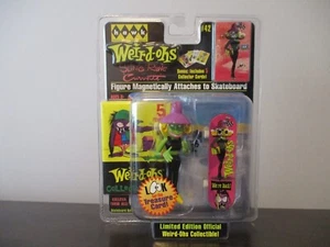 2008 HAWK WEIRD OHS SLING RAVE CURVETTE ACTION FIGURE SKATBOARD AND CARDS - Bild 1 von 3