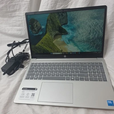 HP 15-fd0159wm 15.6" FHD Touchscreen 5 120U 1.4GHz Intel UHD Graphics 8GB (BXE) - Image 1 of 4