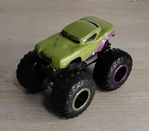 2021 Hot Wheels Monster Jam Marvel Incredible Hulk Truck Green 1:64 Loose - Picture 1 of 3