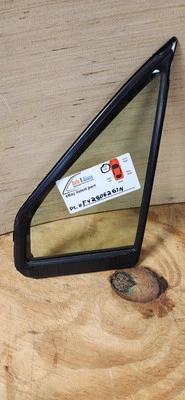 Conductor delantero OEM pilar ventilación vidrio montaje en un Subaru Forester 2019-2024 Foto 1 de 4