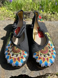 CHINESE EMBROIDERED SHOES WOMENS US 8 BLACK FLORAL COTTON MARY JANES - Picture 1 of 5