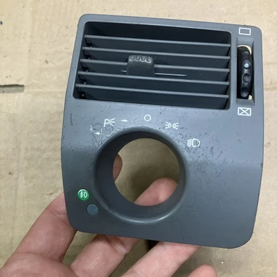 04-08 Chrysler Crossfire interruptor de ventilação frontal esquerdo tampa de acabamento cinza fabricante de equipamento original - Imagem 1 de 4