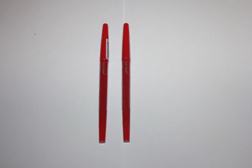 Lot/2 Styli-Style Twist & Sharp Self-Sharpening Lip Liner LPM004 Bright Fuchsia  - Image 1 of 2