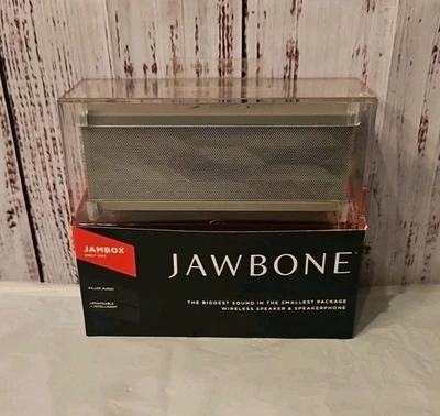 Nuevo sistema de altavoces portátiles Jawbone Jambox - gris hexagonal/JBE01 2010 Foto 1 de 4