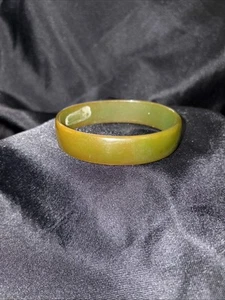 Vintage Olive Green Bakelite Bangle Bracelet Oval - Picture 1 of 7