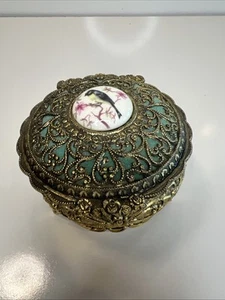Music box filigrana oro con fodera in velluto uccellino e verde acqua tema Giappone Laras - Foto 1 di 10