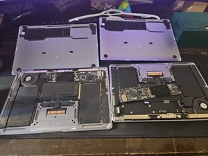 Apple MacBook Air 13" 2020 | Intel T Chip, Lot Of 2 As Is Not Working - Afbeelding 1 van 2