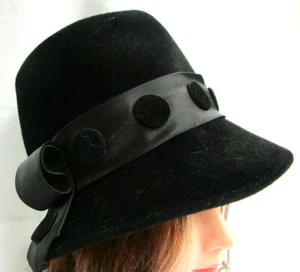 VTG..BLACK VELVET..DEREE' OF NEW YORK..BUCKET..HAT..POLKA DOT BAND..sz 22.5 - Picture 1 of 5