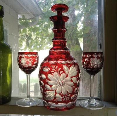 1880s BOHEMIAN RUBY RED OVERLAY CUT TO CLEAR DECANTER & MATCHING PAIR OF GLASSES - Image 1 of 4