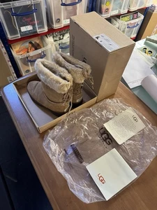 BOTAS UGG AUSTRALIANAS FORRADAS DE PIEL DE GAMUZA MARRÓN GENUINO PARA MUJER/EN CAJA/NUNCA USADAS 3.5 - Imagen 1 de 14