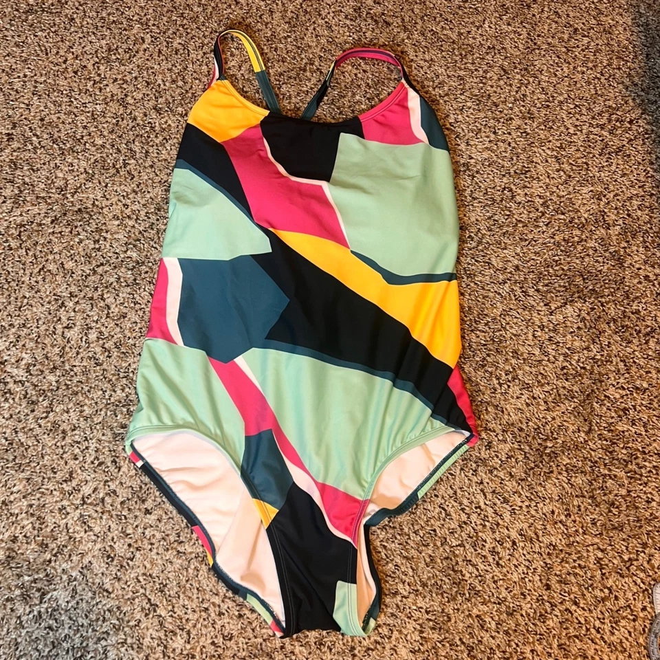 Traje de baño Xersion para mujer 22W de una pieza colorido estampado geométrico entrecruzado Foto 1 de 3