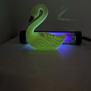 Fenton Swan Custard Glas leuchtet signiert und bemalt Blumen Kunstglas - Bild 1 von 7
