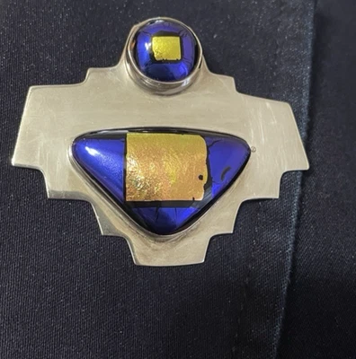 Broche prendedor de plata esterlina con motivo suroeste de vidrio dicroico azul cobalto y dorado Foto 1 de 4