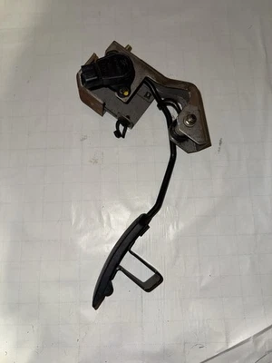 Pedal acelerador OEM 2003-2007 Infiniti G35 cupé Foto 1 de 4