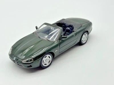 Maisto Jaguar XK8 Green 1:24 - Image 1 of 4