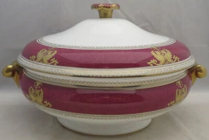 Wedgwood Columbia Powder Ruby (Rim and Center) Round Covered Vegetable - Picture 1 of 1